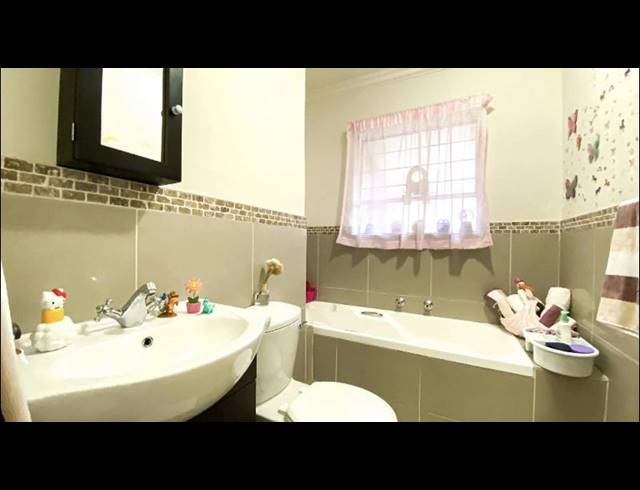 3 BEDROOM TOWNHOUSE FOR SALE IN VORNA VALLEY